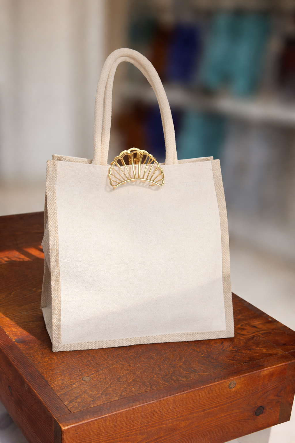 Emerald Amora Tote + Golden Shell Clip
