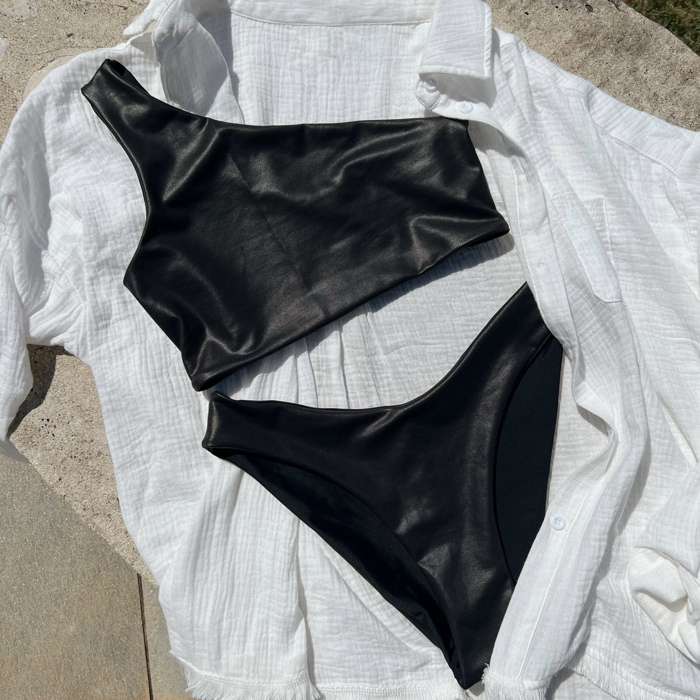 CAPRI Bikini Bottom in Black Opal