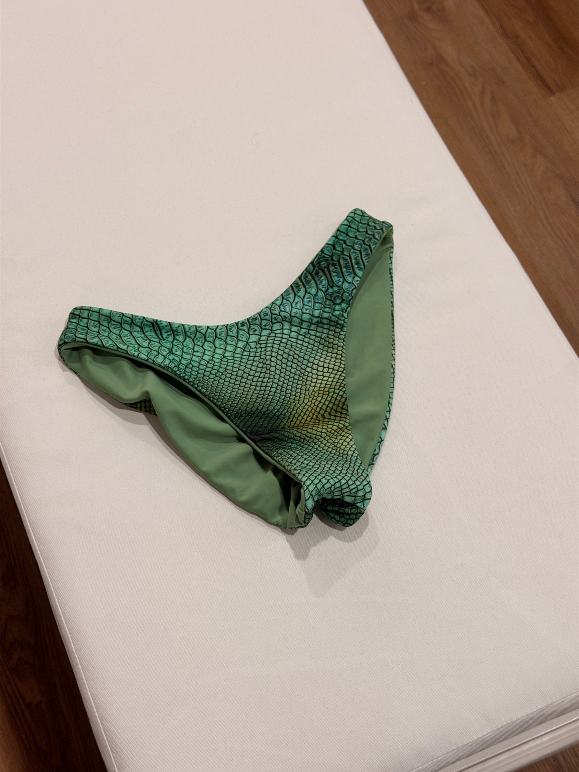 Reversible Lola Bottom in Basil/Snake