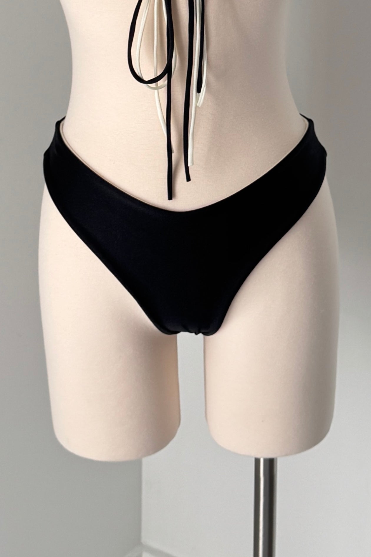 Lola reversible Bottom in Metallic Black/Pearl - Final Sale